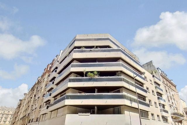  - PARIS - 
