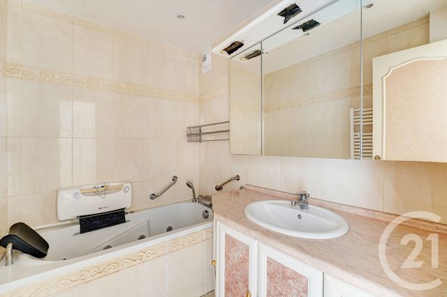 Appartement F5 à vendre - 5 pièces - 109.24 m2 - PARIS - 75015 - ILE-DE-FRANCE - Century 21 Immoside Felix Faure